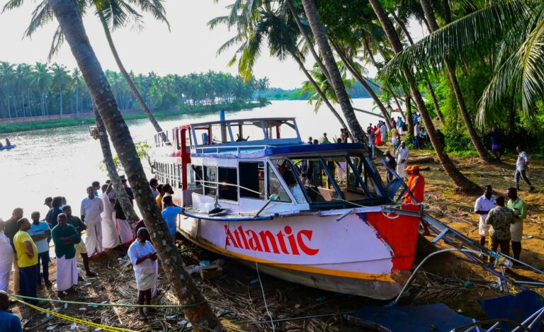Inde: un bateau de tourisme chavire, 22 morts