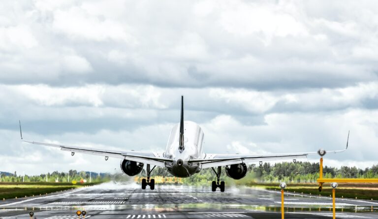 IAG revend des slots à Ryanair et lorgne le rachat de TAP