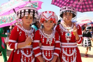 Laos: le tourisme grimpe grâce aux pays voisins...