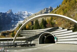 Mont-Blanc: fermeture du tunnel reportée