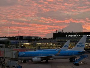 Schiphol, le 3è aéroport au monde, va encore réduire entre 3 et 5% des vols