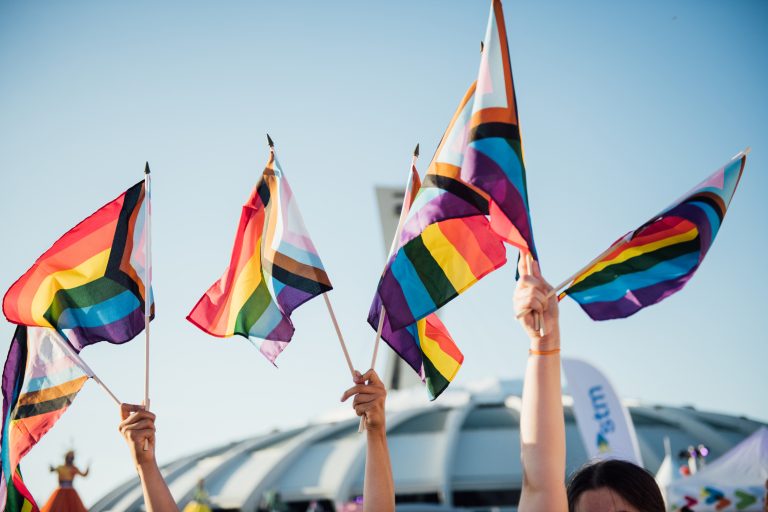 Voyage au cœur des quartiers LGBTQ+ du Canada