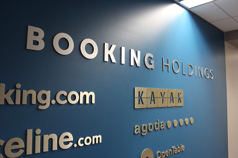 Booking Holdings: une menace pour les agences de voyage?