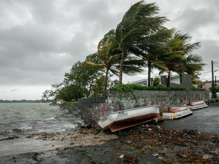 Réunion et Maurice: une forte tempête tropicale prévue