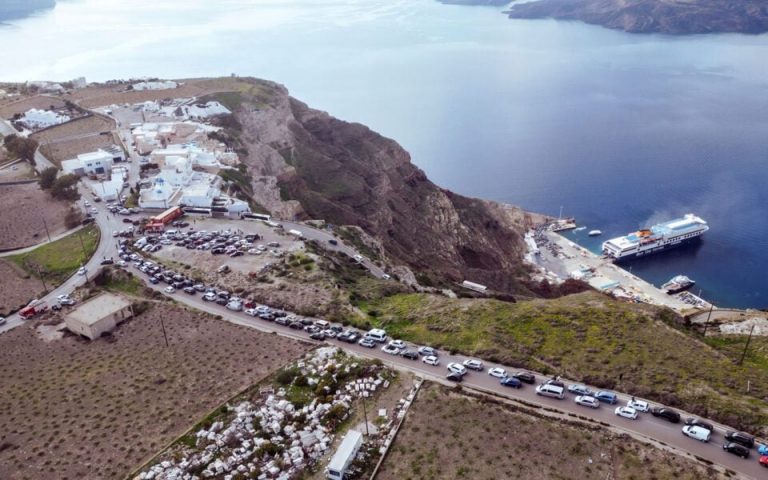 Santorin: l'activité volcanique constitue un risque majeur