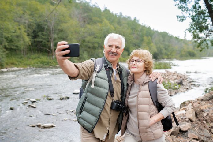 Alliance France Tourisme et les seniors. Depositphotos