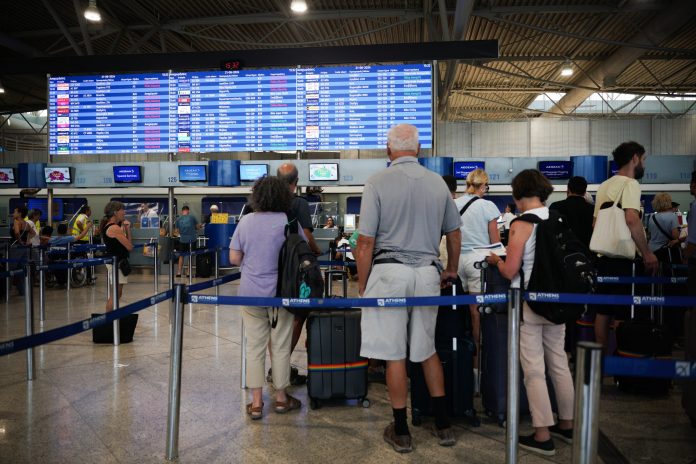 Grèce: grève du contrôle aérien et des marins