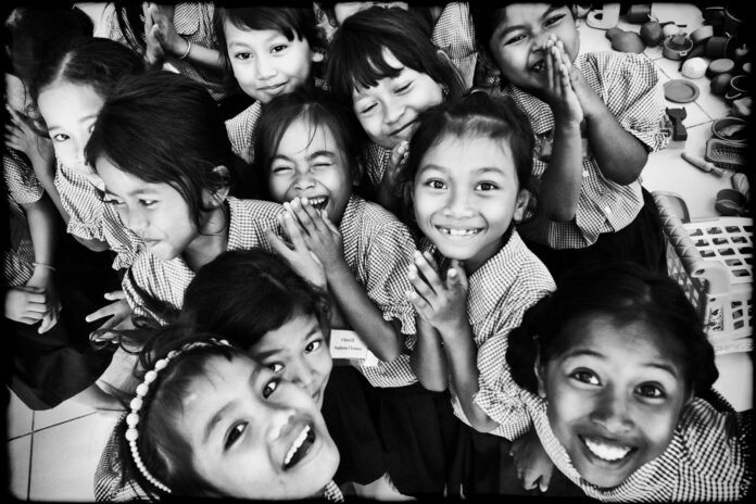 Les enfants du Cambodge, un livre de photos engagé