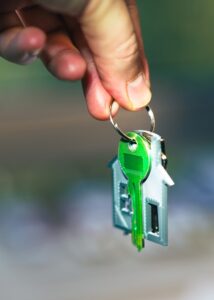 Airbnb tente de concurrencer Booking sur les hôtels et les "Expériences"