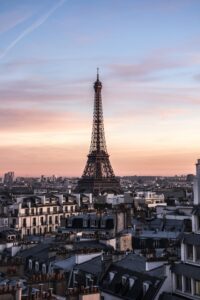 Golden Hour sur le rooftop du Peninsula Paris