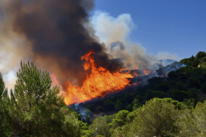Un incendie important au sud d'Athènes. Depositphotos