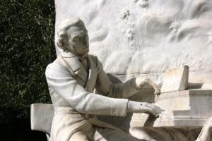 La statue de Chopin au parc Monceau à Paris