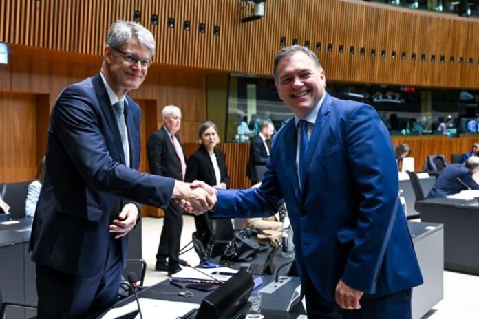 Le ministre des Transports français Philippe Tabarot et son homologue allemand Patrick Schneider