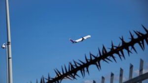 Canada: une menace à la bombe aux aéroports de Montréal et d'Ottawa