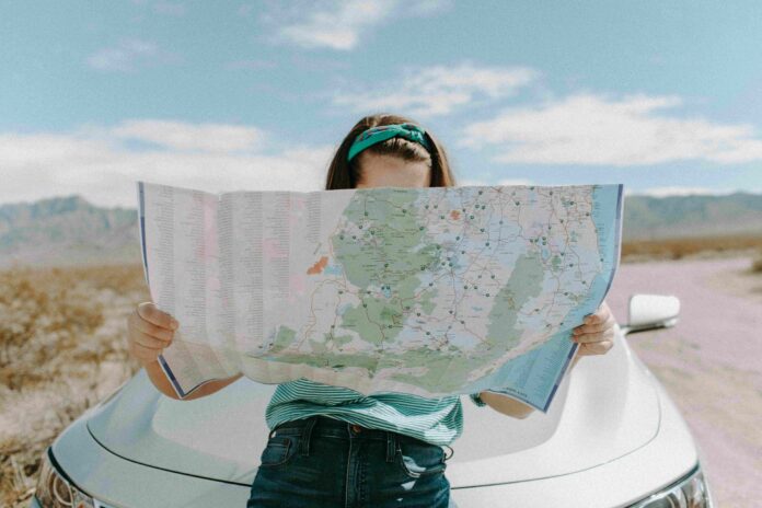 Comment organiser une valise capsule pour un road trip sans faute de goût