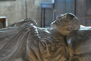 Dormir au milieu d'œuvres d'art, de requins ou de livres n'est plus un rêve