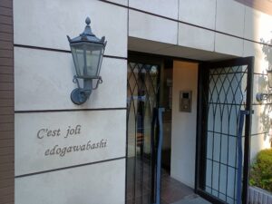 Le son du français leur doit être agréable... parce que pour la sémantique on n'y est pas vraiment...