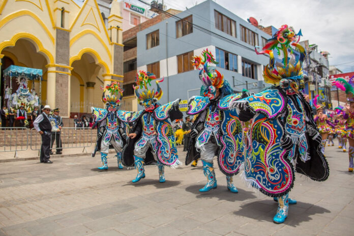 Défilé coloré en l’honneur de la Vierge de la Candelaria à Puno © Musuk Nolte /PROMPERÚ