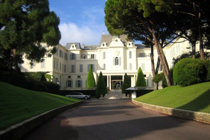 La façade de l’Hôtel du Cap-Eden-Roc, au Cap d’Antibes