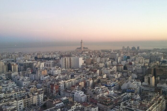 Casablanca et la mosquée Hassan II au lever du soleil