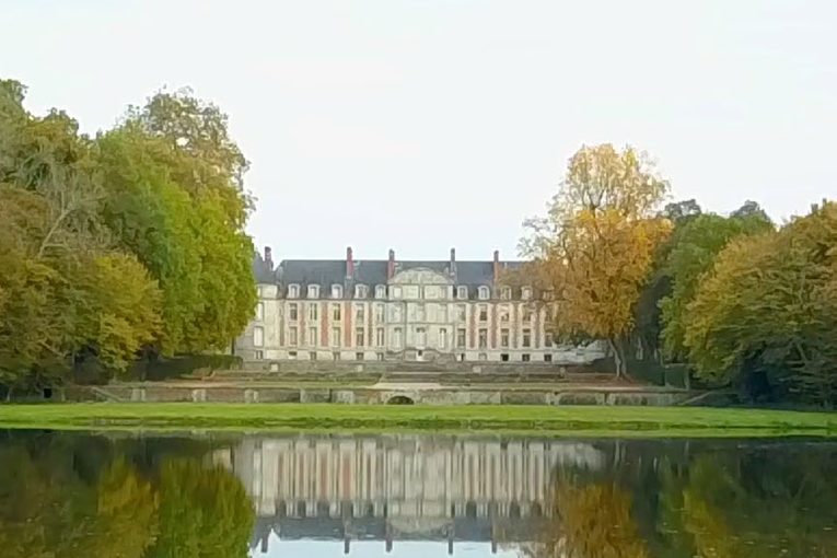Le parc et le canal du Château de Fleury