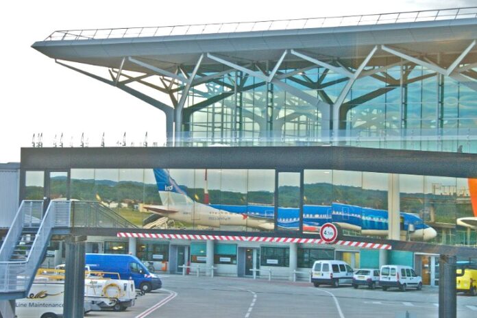 L’EuroAirport Bâle-Mulhouse-Fribourg au lever du soleil