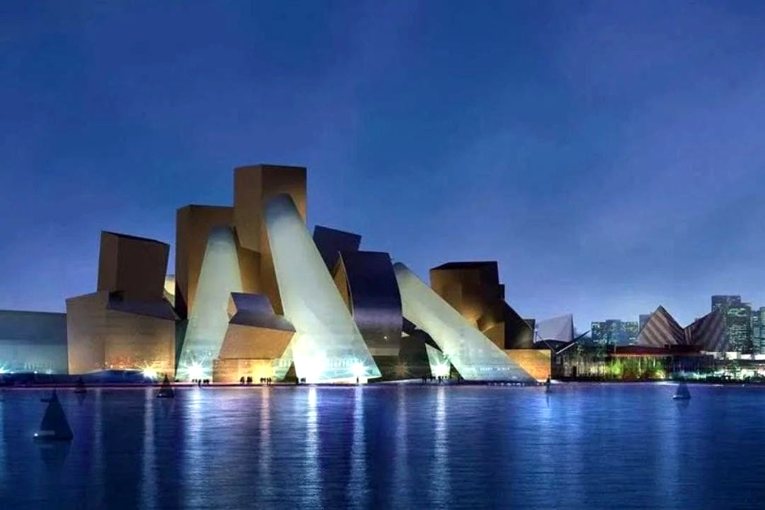 Le Guggenheim Abu Dhabi illuminé, sur l’île de Saadiyat