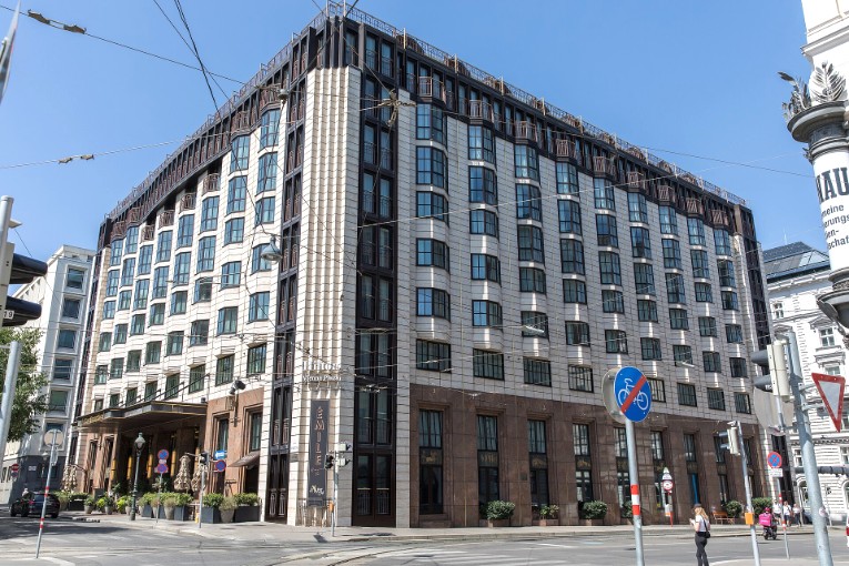 Façade de l'hôtel Hilton Vienna Plaza à Vienne
