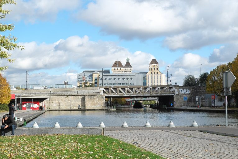 Le canal de l'Ourcq et les Grands Moulins de Pantin