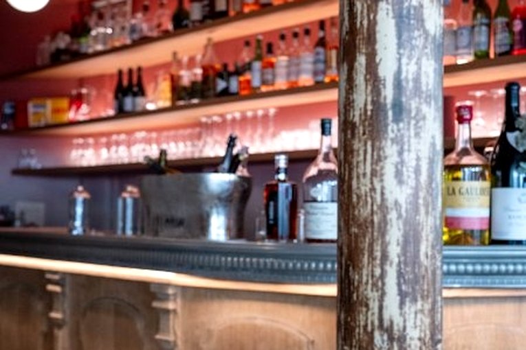Bar du restaurant Les Petits Parisiens