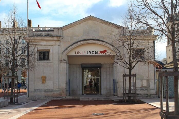 Le pavillon de l’office de tourisme, place Bellecour, à Lyon