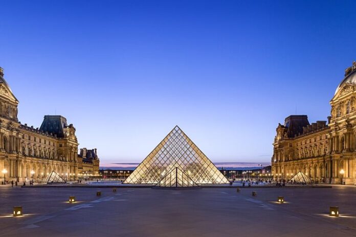 La pyramide du Louvre et la cour Napoléon