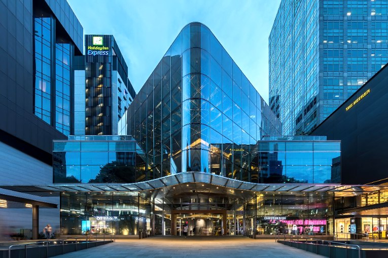 Orchard Road à Singapour à l’heure bleue