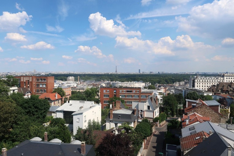 Panorama de Paris et de la tour Eiffel vu de Suresnes